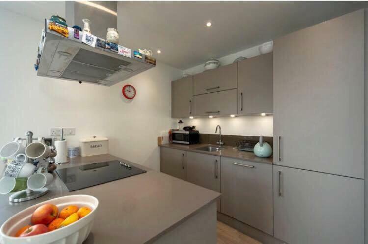 Room With Private Bathroom In A Modern Two Bedroom Two Bathroom Flat London Eksteriør billede